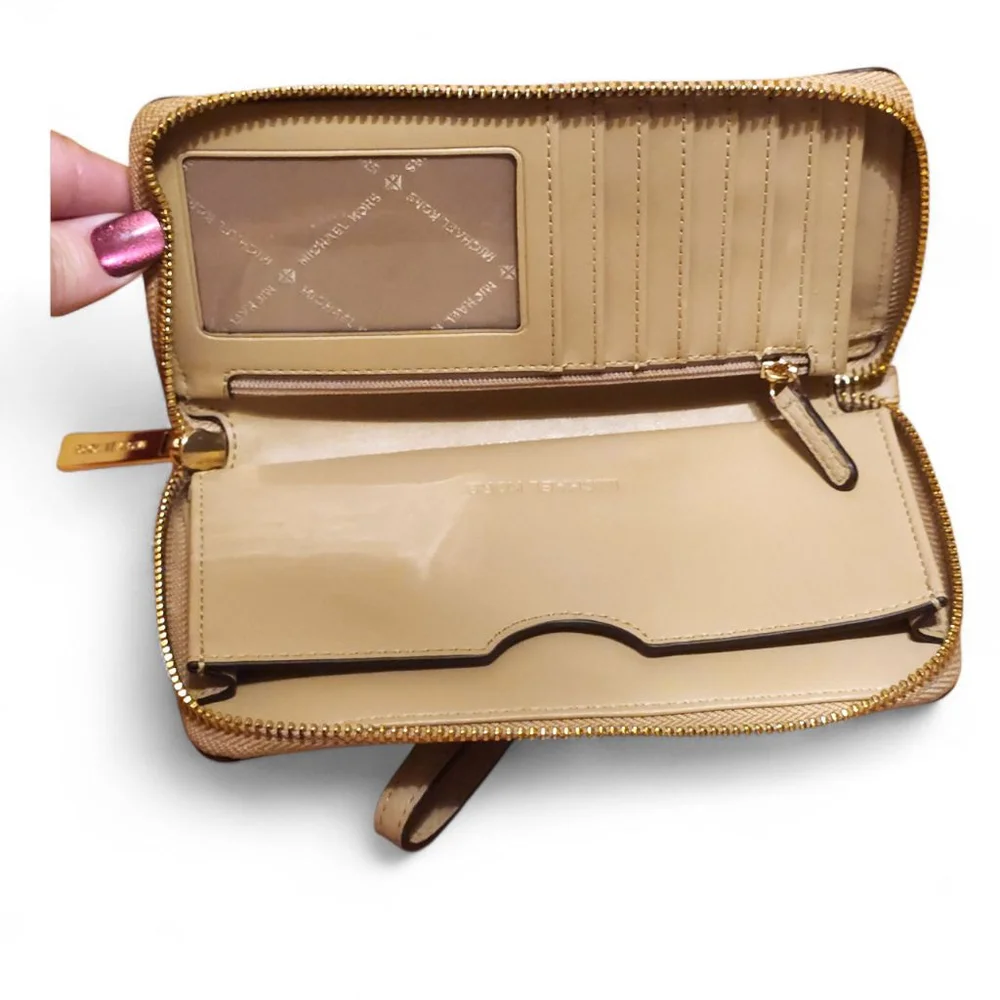 Michael Kors Jet Set Travel Wristlet Wallet Beige Leather